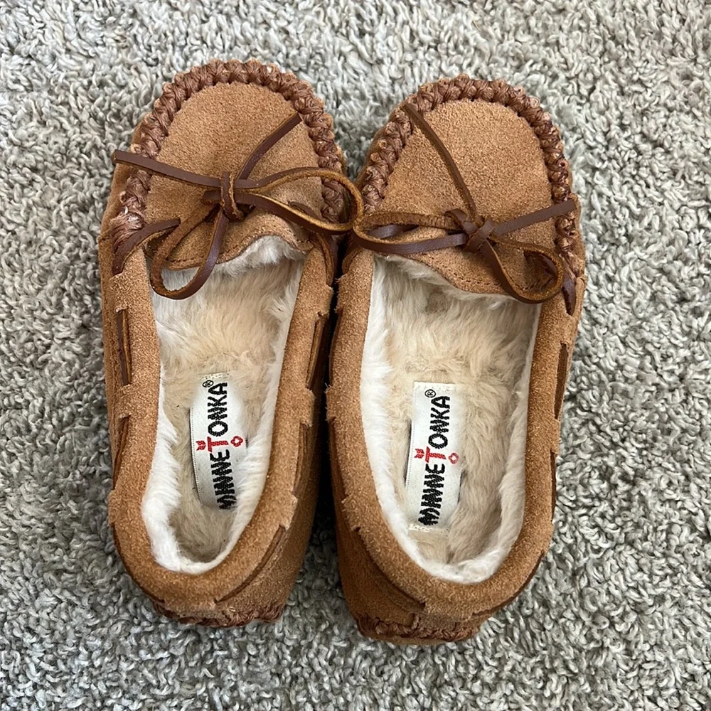 MINNETONKA SLIPPERS - Picture 2 of 4